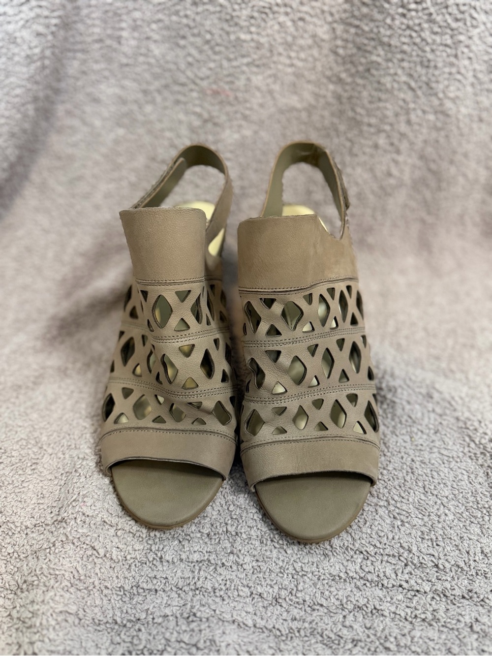 Vince Camuto Taupe Laser Cut Peep Toe Slingback Heels 8.5